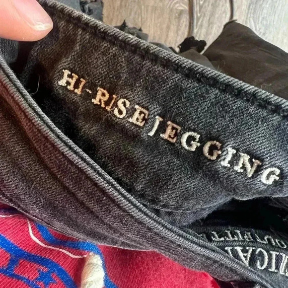 American Eagle Women’s Distressed Super Stretch Hi Rise Jeggings. Size 2 Regular - Picture 4 of 5